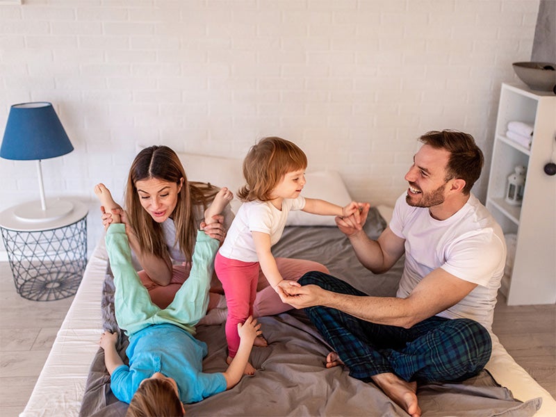 Papá y bebé compartiendo